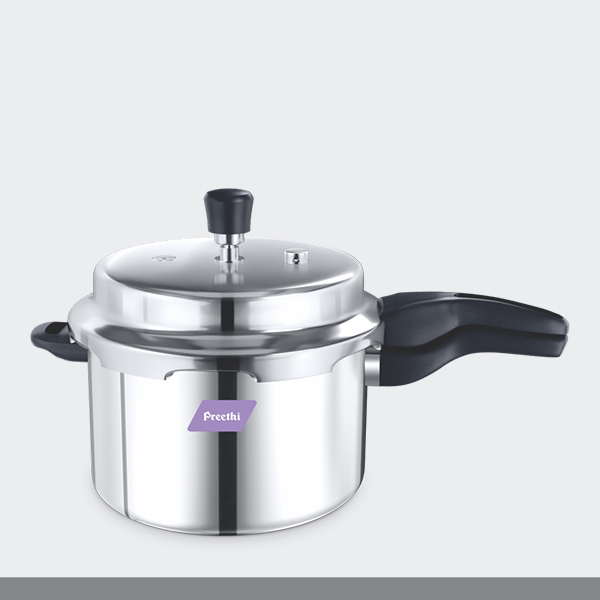 Induction Base Triply Outer Lid Pressure Cooker , 4.5 Litres